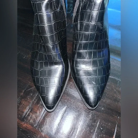 Journee Collection Black Textured Heeled Boots - Picture 3 of 7